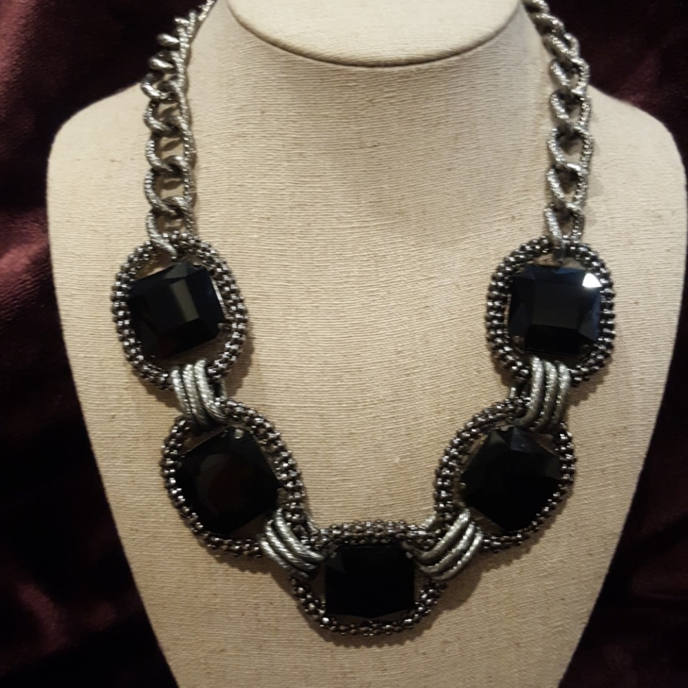 Unique accented necklace